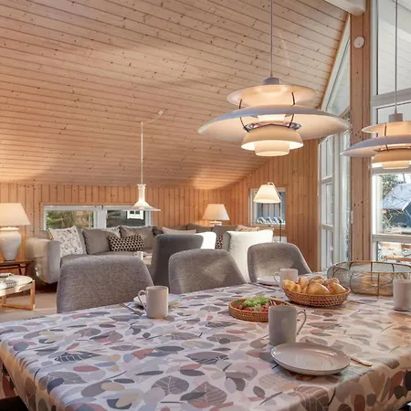 Hollie - 75m From The Sea By Interhome