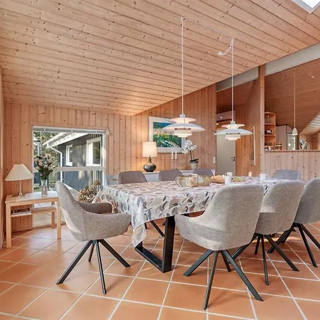 Hollie - 75m From The Sea By Interhome
