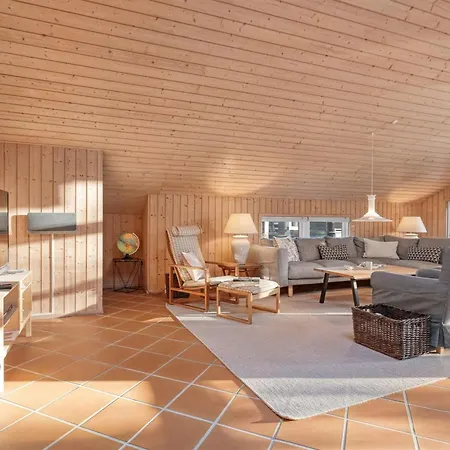 Semesterbostad Hollie - 75m From The Sea By Interhome *